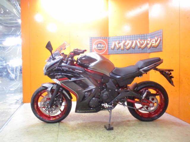 反対側もこの通り状態グッド！量販店の当社だからこそできるこの価格設定！悩むのは本当に危険な一台ですよ